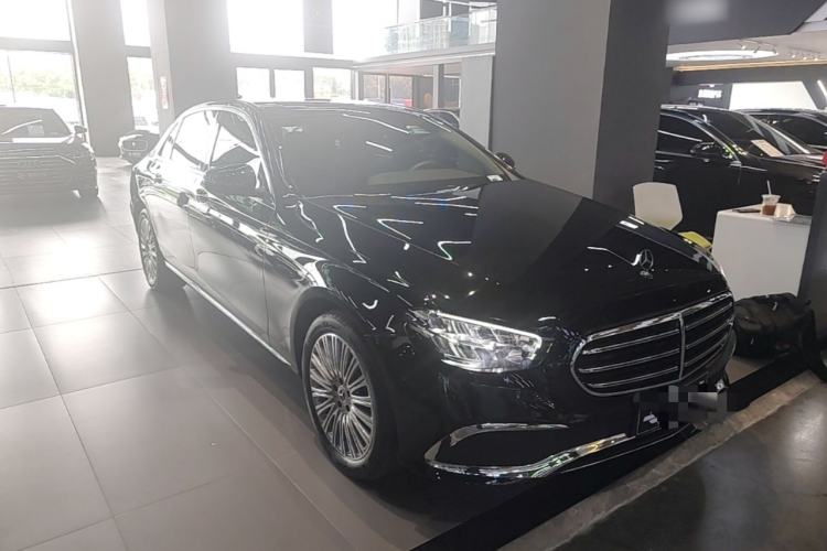 Used Mercedes-Benz E-Class 2022 Revised Version E 300 L Fashion Edition Front Right 45 Deg
