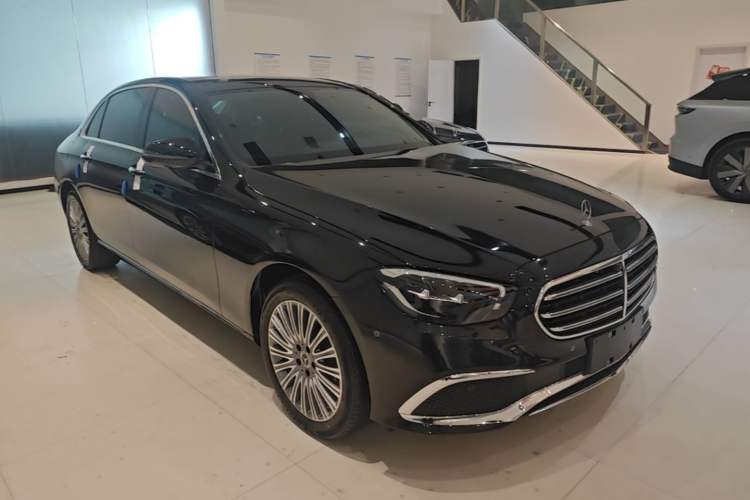 Used Mercedes-Benz E-Class 2022 Revised Version E 300 L Luxury Edition Front Right 45 Deg