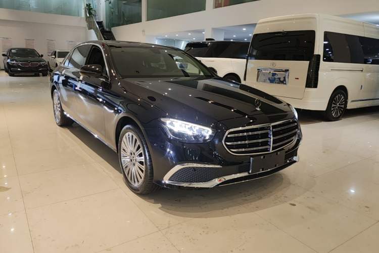 Used Mercedes-Benz E-Class 2022 Revised Version E 300 L Luxury Edition Front Right 45 Deg