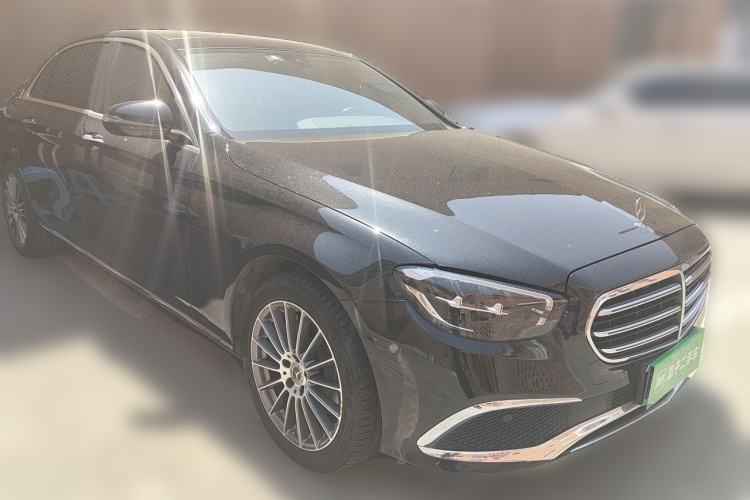 Used Mercedes-Benz E-Class 2022 E 260 L Front Right 45 Deg