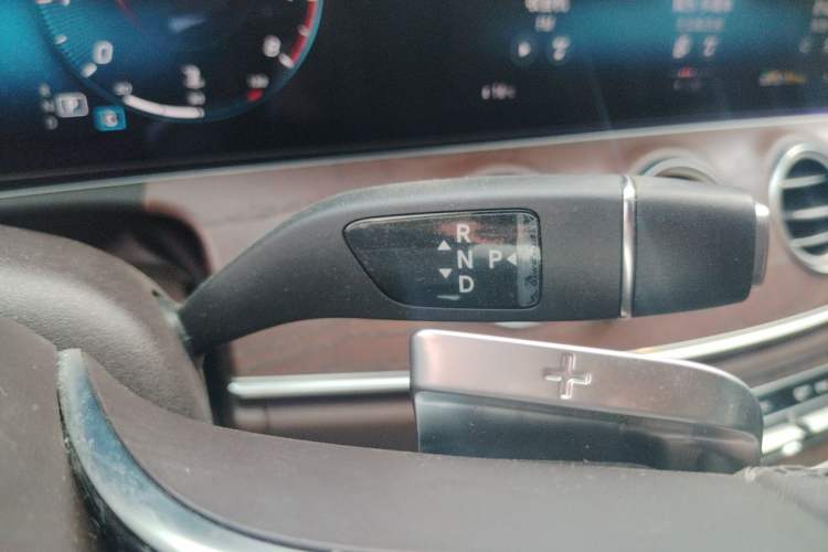 Used Mercedes-Benz E-Class 2022 Updated E 300 L Luxury Edition Gear Lever
