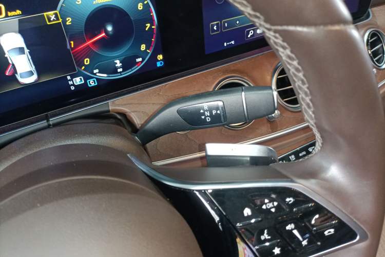 Used Mercedes-Benz E-Class 2022 Second Facelift E 300 L Luxury Edition Gear Lever