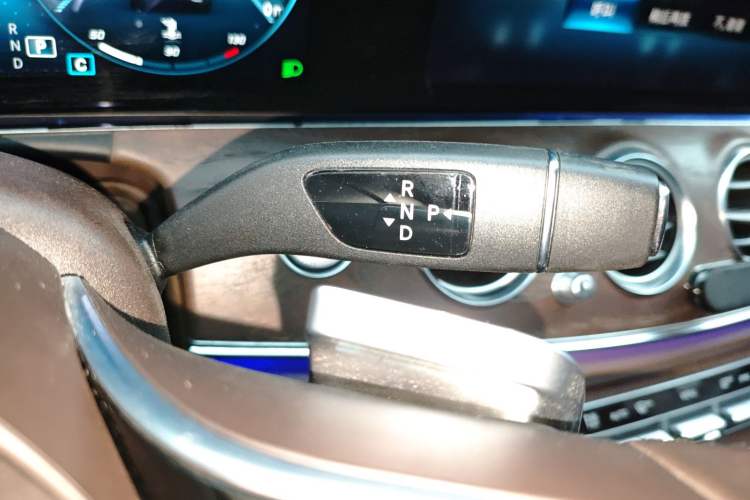 Used Mercedes-Benz E-Class 2022 Updated E 260 L Gear Lever