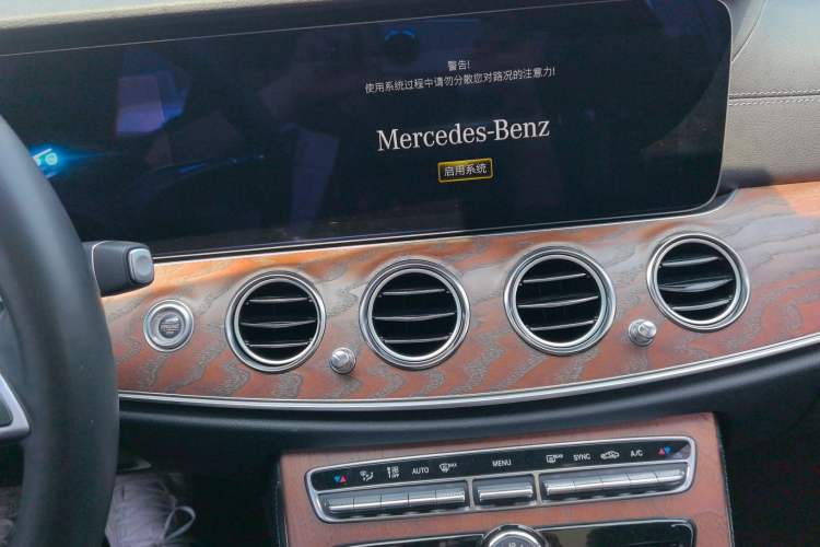 Used Mercedes-Benz E-Class 2022 Updated E 300 L Luxury Edition Gear Lever