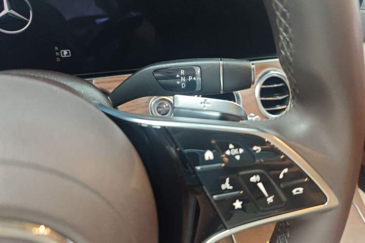Used Mercedes-Benz E-Class 2022 Second Facelift E 300 L Luxury Edition Gear Lever