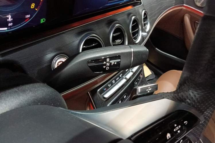 Used Mercedes-Benz E-Class 2022 E 300 L Sport Luxury Edition Gear Lever