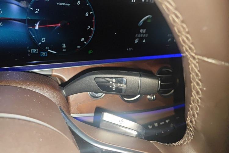 Used Mercedes-Benz E-Class 2022 Updated E 300 L Stylish Edition Gear Lever