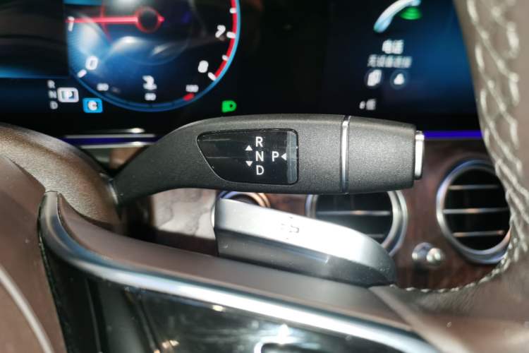 Used Mercedes-Benz E-Class 2022 Second Facelift E 300 L Luxury Edition Gear Lever