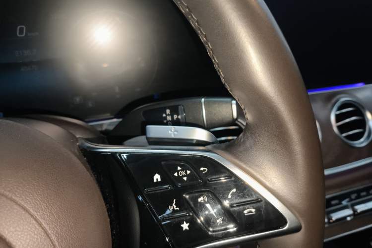 Used Mercedes-Benz E-Class 2022 Updated E 300 L Stylish Edition Gear Lever