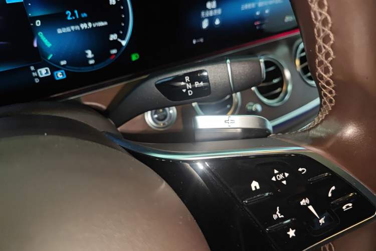 Used Mercedes-Benz E-Class 2022 Second Facelift E 300 L Luxury Edition Gear Lever