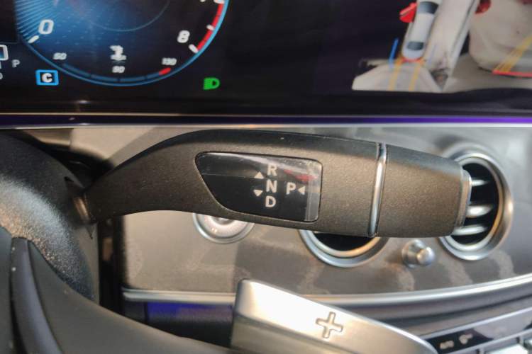 Used Mercedes-Benz E-Class 2022 Second Facelift E 300 L Fashion Edition Gear Lever