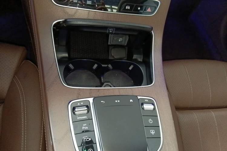 Used Mercedes-Benz E-Class 2022 Second Facelift E 300 L Luxury Edition Gear Lever