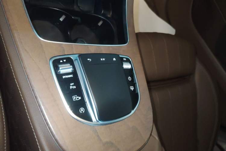 Used Mercedes-Benz E-Class 2022 Second Facelift E 300 L Luxury Edition Gear Lever