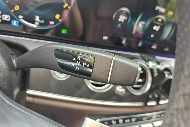 Used Mercedes-Benz E-Class 2022 Revised Version E 300 L Sport Luxury Edition Gear Lever