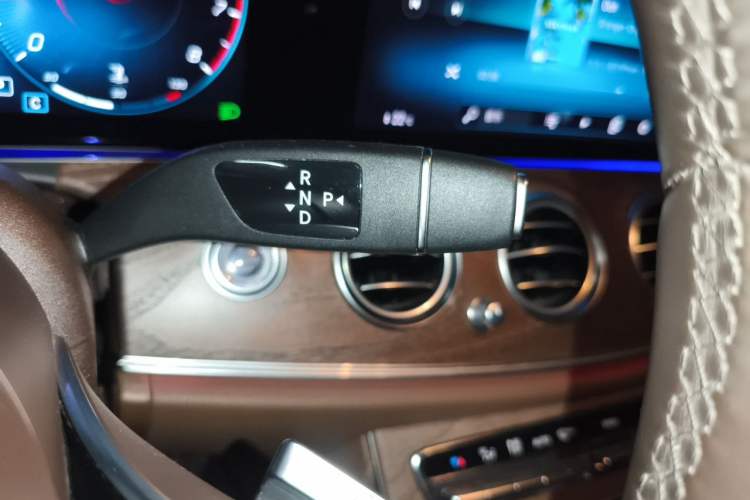 Used Mercedes-Benz E-Class 2022 Second Facelift E 300 L Luxury Edition Gear Lever