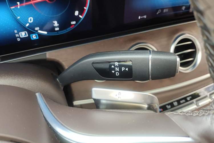 Used Mercedes-Benz E-Class 2022 Updated E 300 L Stylish Edition Gear Lever