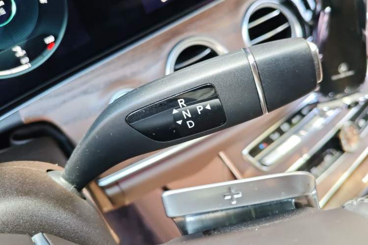 Used Mercedes-Benz E-Class 2022 Updated E 300 L Stylish Edition Gear Lever
