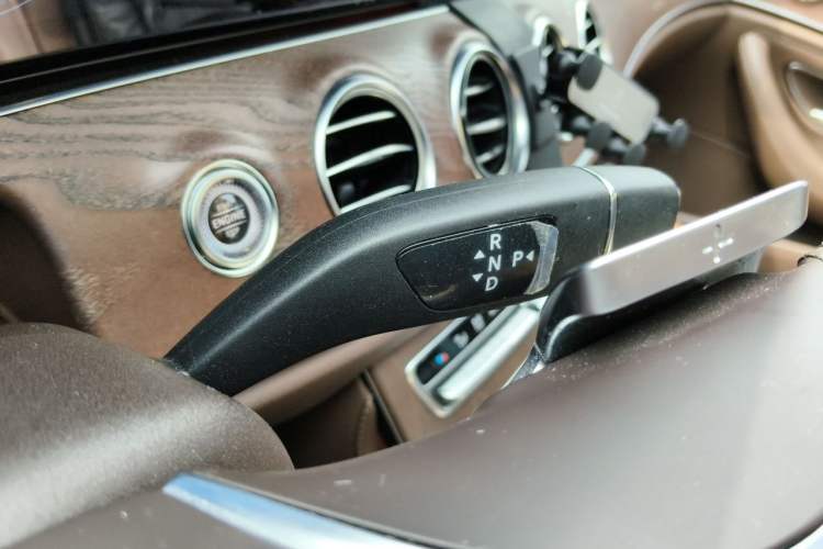 Used Mercedes-Benz E-Class 2022 Second Facelift E 300 L Luxury Edition Gear Lever