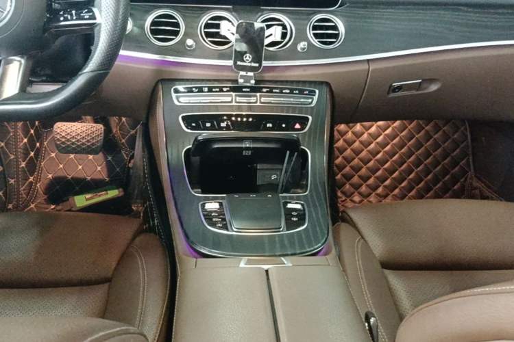 Used Mercedes-Benz E-Class 2022 Second Facelift E 300 L Sport Luxury Edition Gear Lever