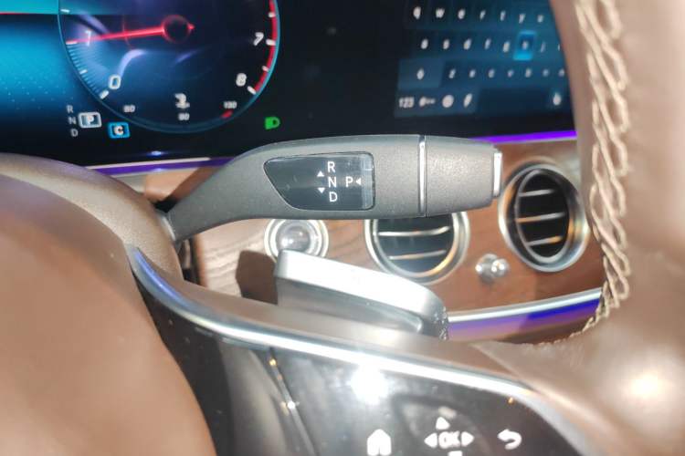 Used Mercedes-Benz E-Class 2022 Second Facelift E 300 L Luxury Edition Gear Lever