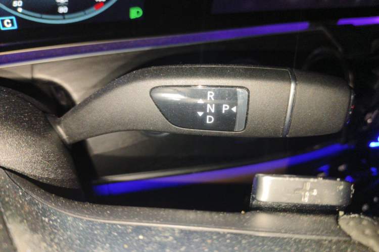 Used Mercedes-Benz E-Class 2022 Second Facelift E 260 L Sport Edition Gear Lever