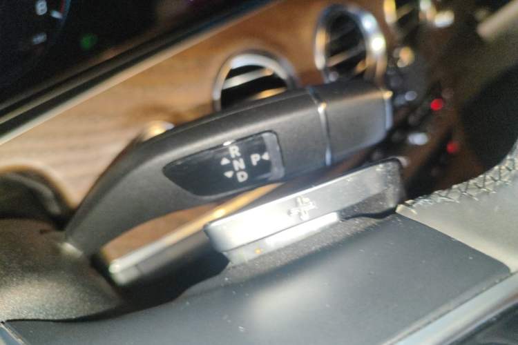 Used Mercedes-Benz E-Class 2022 Updated E 300 L Stylish Edition Gear Lever