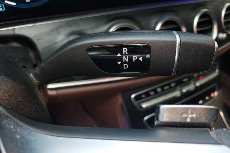Used Mercedes-Benz E-Class 2022 Second Facelift E 260 L Sport Edition Gear Lever