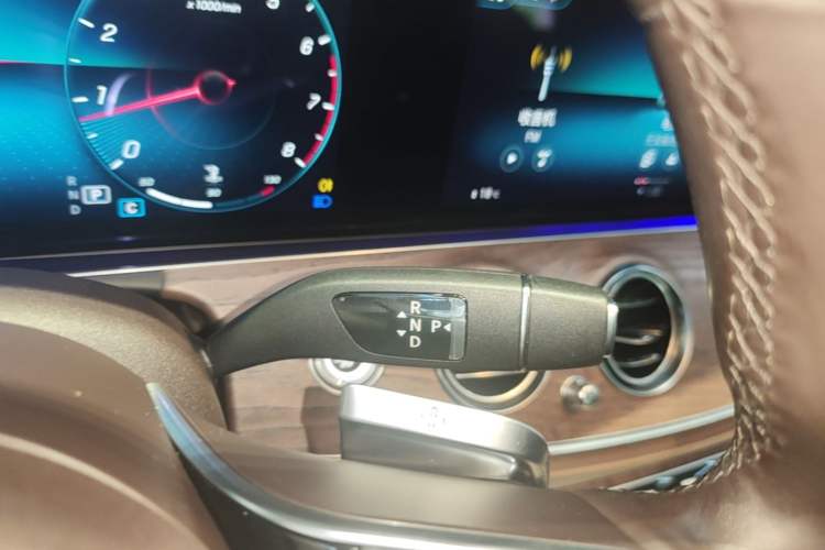 Used Mercedes-Benz E-Class 2022 Revised Version E 300 L Fashion Edition Gear Lever