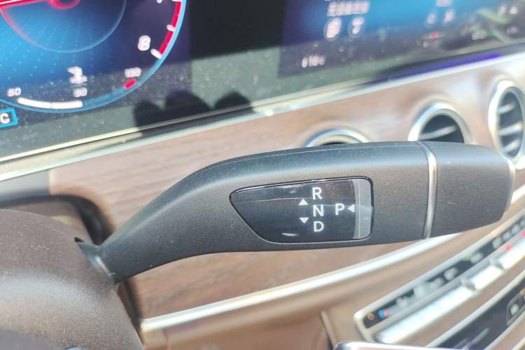Used Mercedes-Benz E-Class 2022 Updated E 300 L Stylish Edition Gear Lever