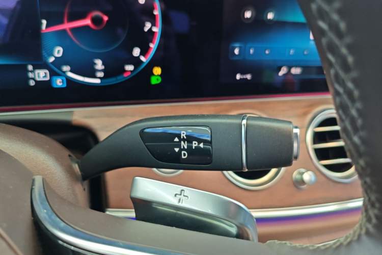Used Mercedes-Benz E-Class 2022 Second Facelift E 300 L Luxury Edition Gear Lever