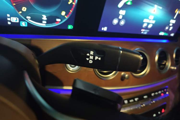 Used Mercedes-Benz E-Class 2022 Second Facelift E 300 L Fashion Edition Gear Lever