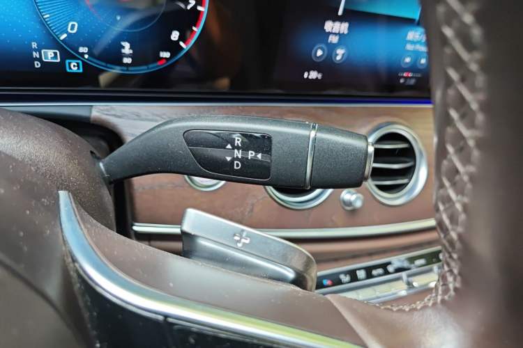 Used Mercedes-Benz E-Class 2022 Revised Version E 300 L Fashion Edition Gear Lever