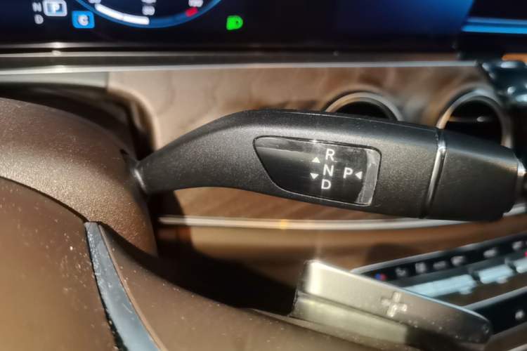 Used Mercedes-Benz E-Class 2022 Second Facelift E 300 L Fashion Edition Gear Lever
