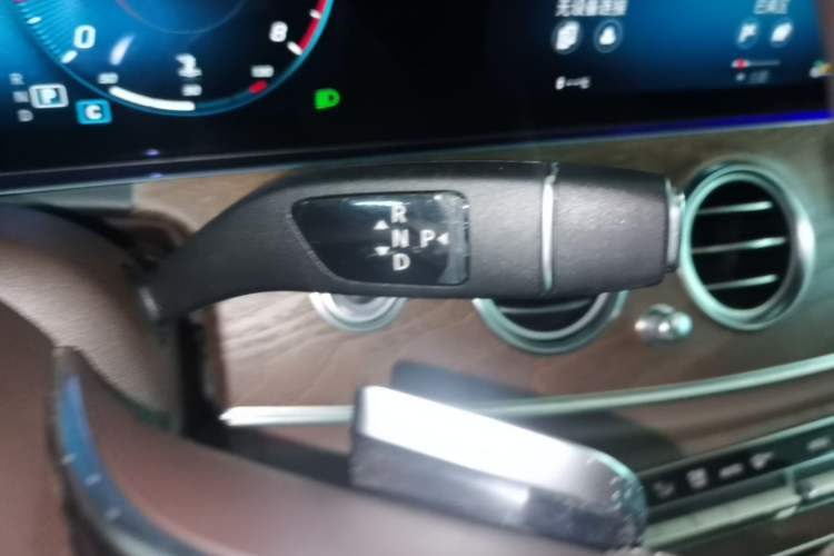Used Mercedes-Benz E-Class 2022 Updated E 300 L Luxury Edition Gear Lever