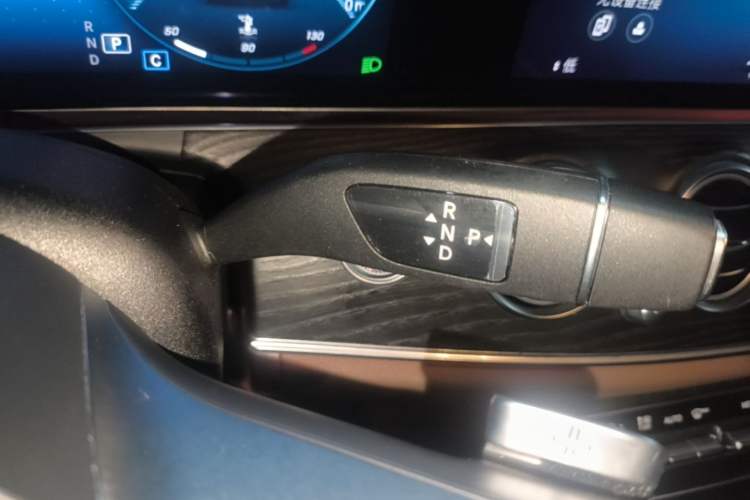 Used Mercedes-Benz E-Class 2022 E 260 L Sport Edition Gear Lever