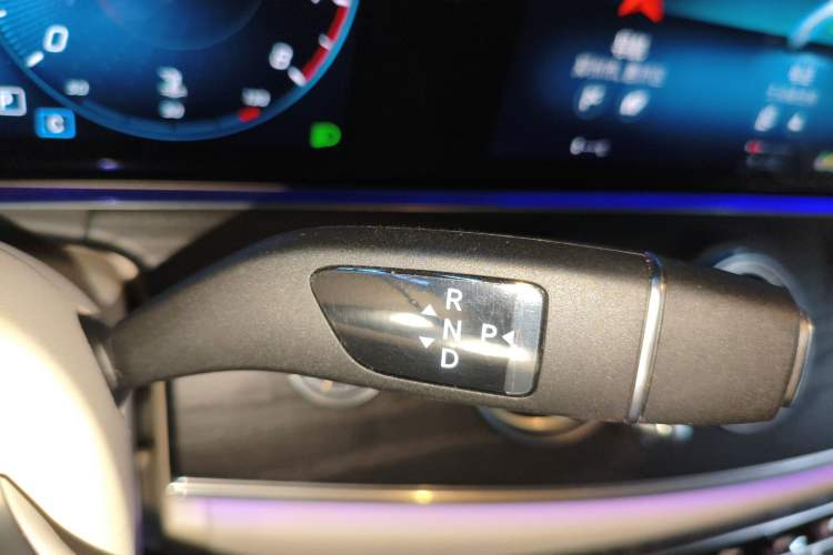 Used Mercedes-Benz E-Class 2022 E 300 L Sport Luxury Edition Gear Lever