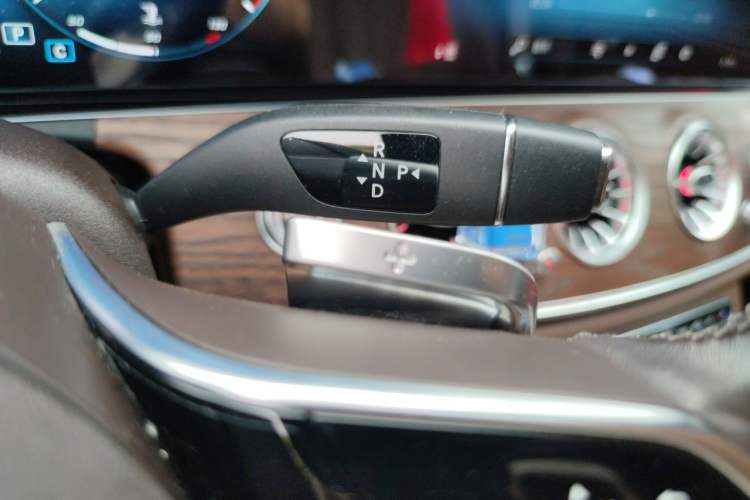 Used Mercedes-Benz E-Class 2022 Updated E 260 L Gear Lever