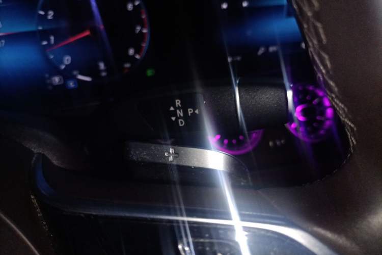 Used Mercedes-Benz E-Class 2022 Updated E 300 L Luxury Edition Gear Lever