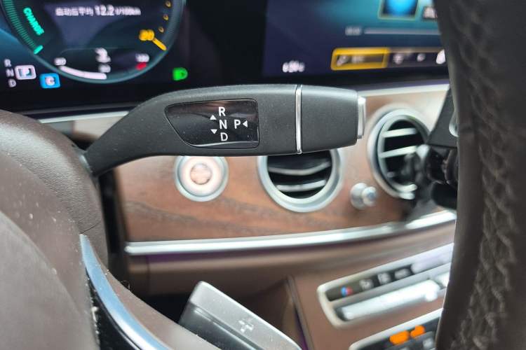 Used Mercedes-Benz E-Class 2022 Second Facelift E 300 L Prestige Edition Gear Lever