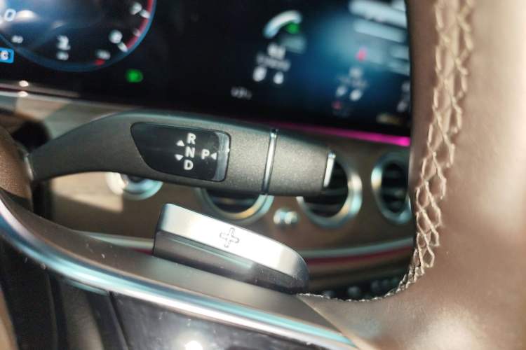 Used Mercedes-Benz E-Class 2022 Second Facelift E 300 L Luxury Edition Gear Lever