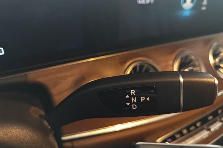 Used Mercedes-Benz E-Class 2022 Updated E 300 L Luxury Edition Gear Lever