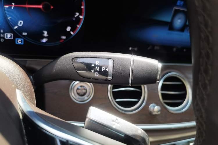Used Mercedes-Benz E-Class 2022 Updated E 300 L Luxury Edition Gear Lever