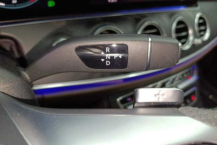Used Mercedes-Benz E-Class 2022 Second Facelift E 300 L Sport Luxury Edition Gear Lever