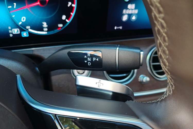 Used Mercedes-Benz E-Class 2022 Updated E 300 L Luxury Edition Gear Lever