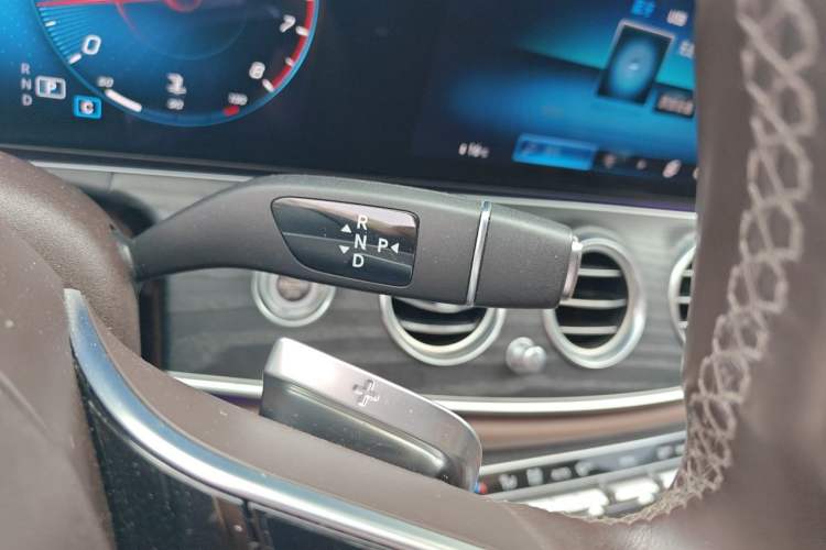 Used Mercedes-Benz E-Class 2022 Updated E 300 L Luxury Edition Gear Lever