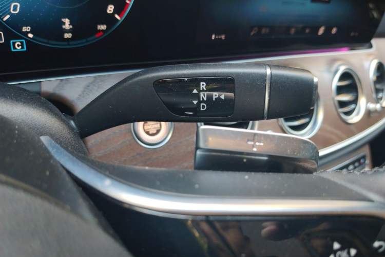 Used Mercedes-Benz E-Class 2022 Updated E 300 L Luxury Edition Gear Lever