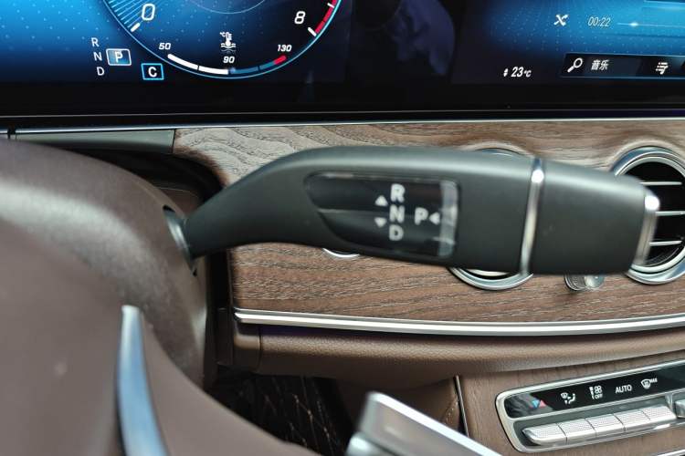 Used Mercedes-Benz E-Class 2022 Updated E 300 L Luxury Edition Gear Lever
