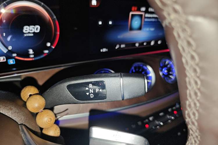 Used Mercedes-Benz E-Class 2022 Updated E 300 L Luxury Edition Gear Lever