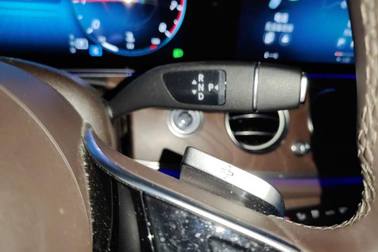 Used Mercedes-Benz E-Class 2022 Updated E 300 L Luxury Edition Gear Lever
