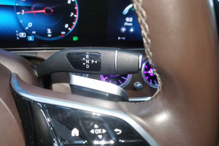 Used Mercedes-Benz E-Class 2022 Updated E 300 L Luxury Edition Gear Lever